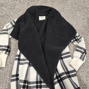 Abercrombie & Fitch Black and Cream Plaid Open-Front Cardigan
